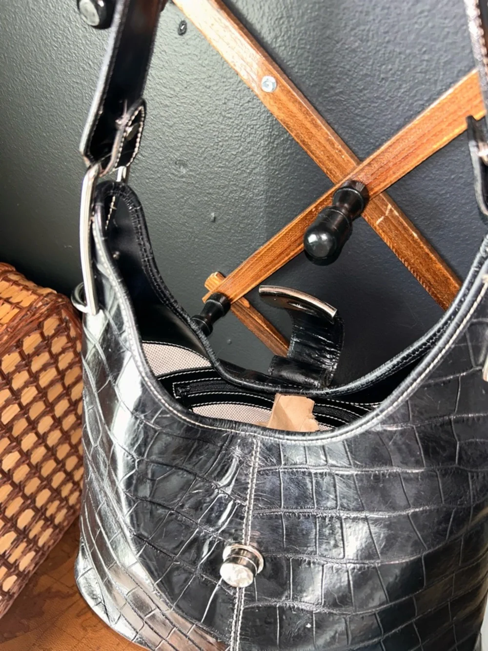 Dooney & Bourke Vintage HoBo
Shoulder Bag Black CrocEmbossed - Silver Turnlock - Picture 9 of 16